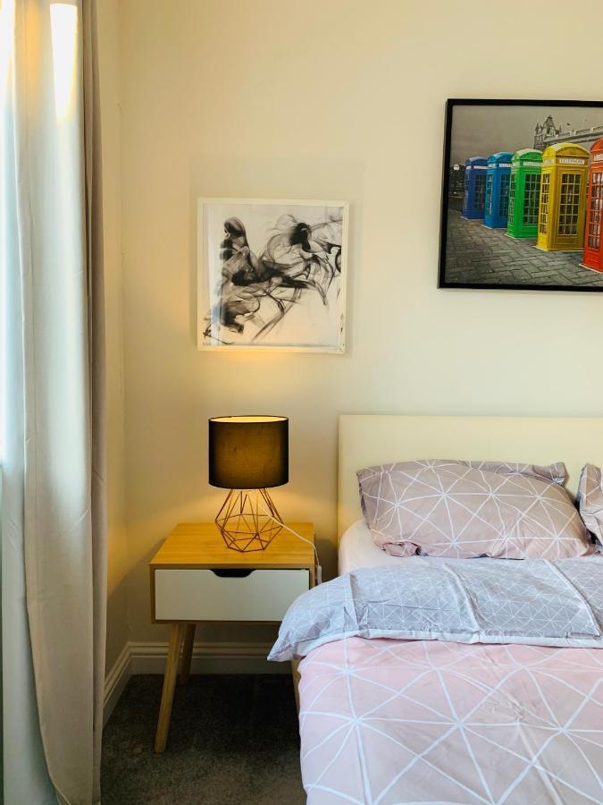 Alpha, Private Double Room, City Centre, Free Parking, Sittingbourne, Kent المظهر الخارجي الصورة